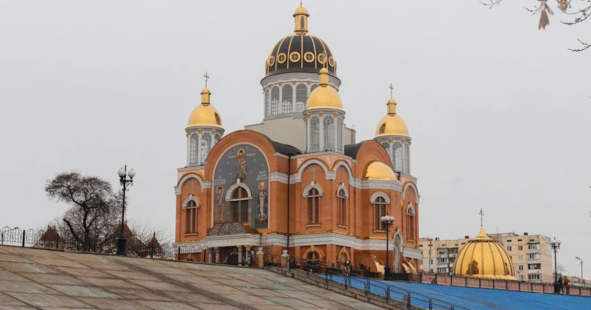 Ukraine-Krieg: Gezielte Angriffe auf Kirchen und die wachsende Rolle des Glaubens