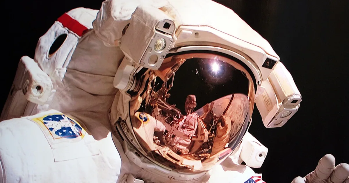 A jornada espiritual de um astronauta: Como Victor Glover encontrou Deus no espaço após a missão Artemis II