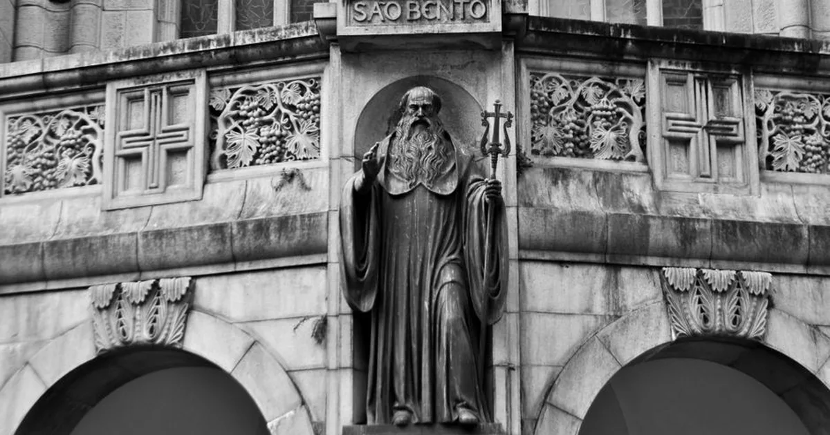 São Bento: Patriarca dos Monges e Protetor Contra o Mal