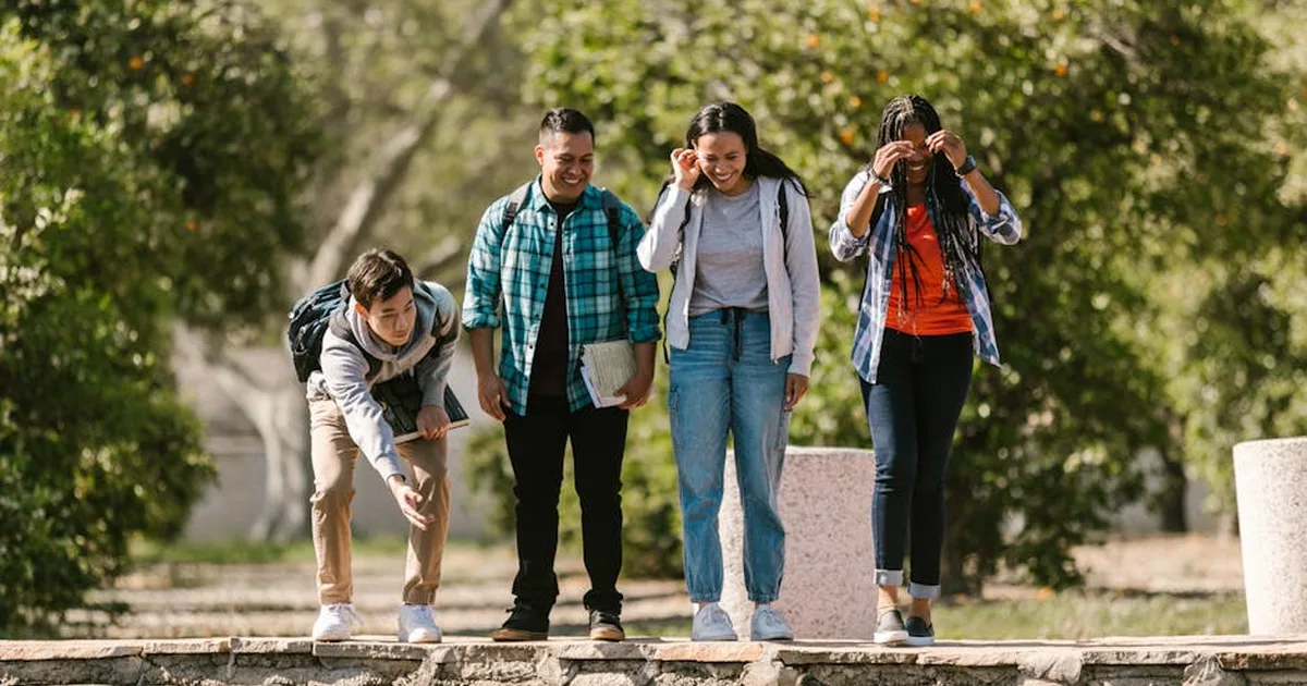 Caminhos de Fé na Universidade: Como os Grupos Cristãos Apoiam Jovens em Busca de Sentido