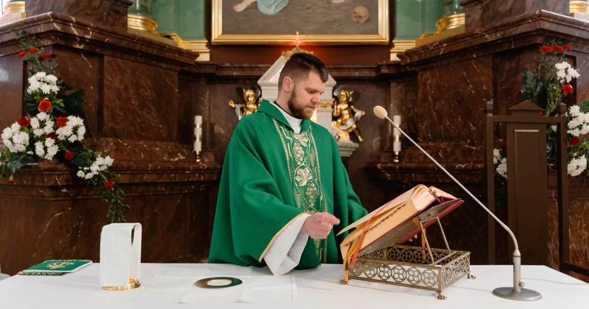 Liturgia del giorno oggi: guida alla Parola che illumina il cammino