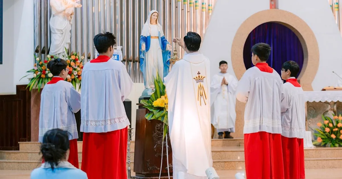 Unidad en la diversidad: El florecimiento de la tradición anglicana en la comunión católica