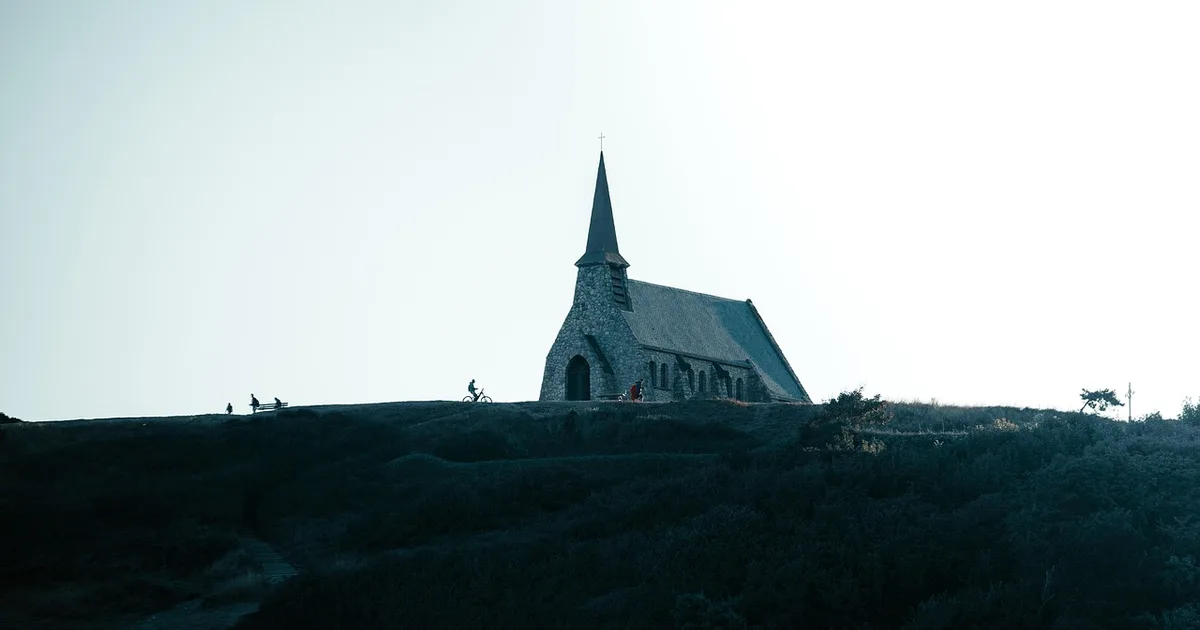 ¿Concierto o culto? Iglesia en Francia fue usada para fiesta electrónica sobre el altar