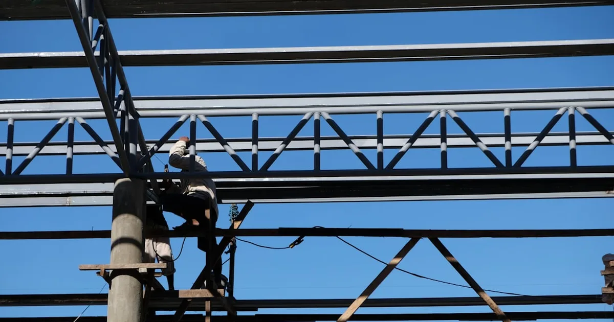 Dignidade do trabalho e segurança: uma reflexão cristã sobre as tragédias nas obras