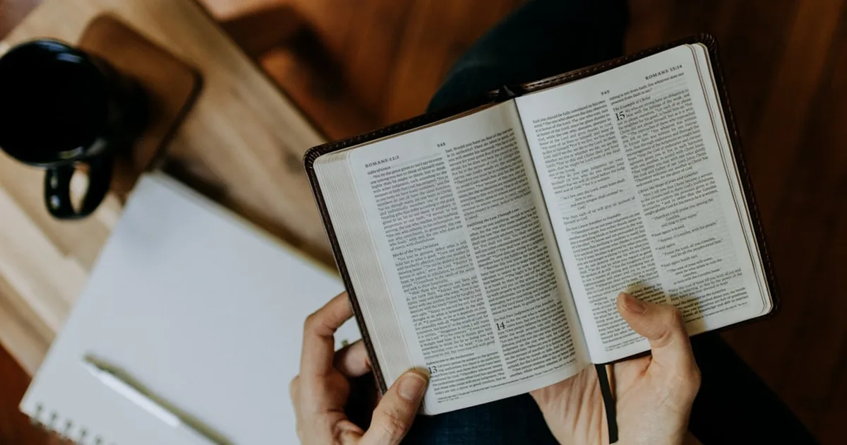 Leer la Biblia en línea: una guía para fortalecer tu fe cada día