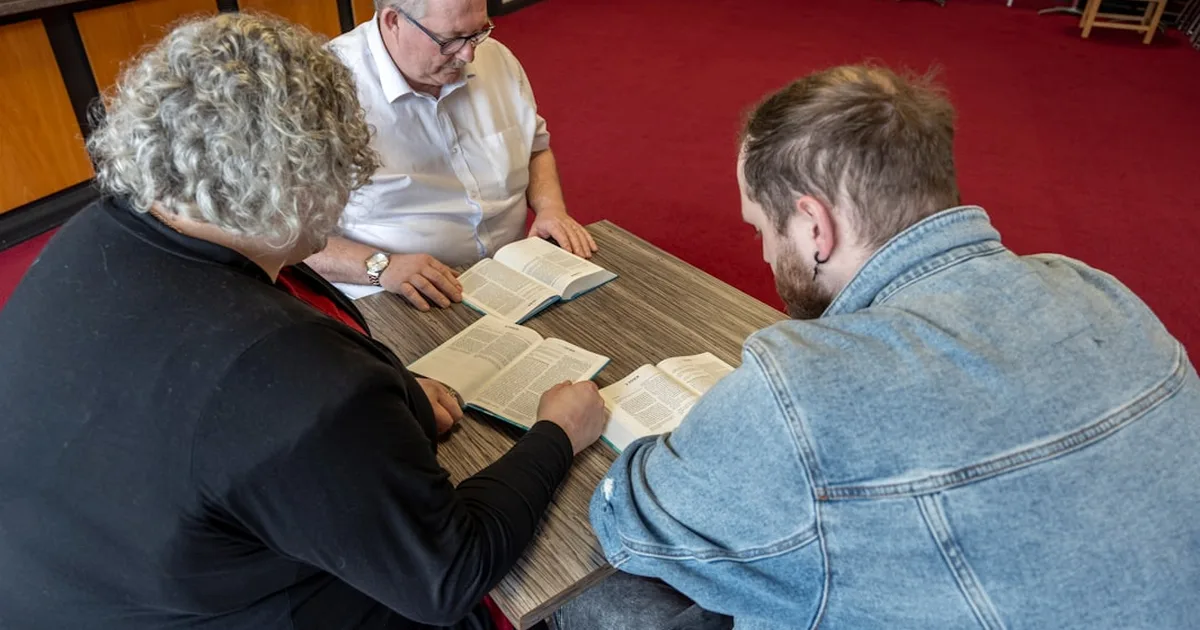 Desafios da liderança cristã na era do Papa Leão XIV: serviço e unidade em tempos de mudança
