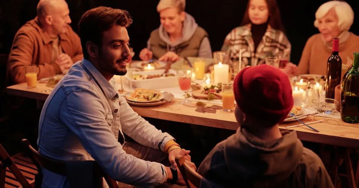 Tender Puentes en la Mesa Común de la Vida: Una Invitación Cristiana al Amor Fraterno
