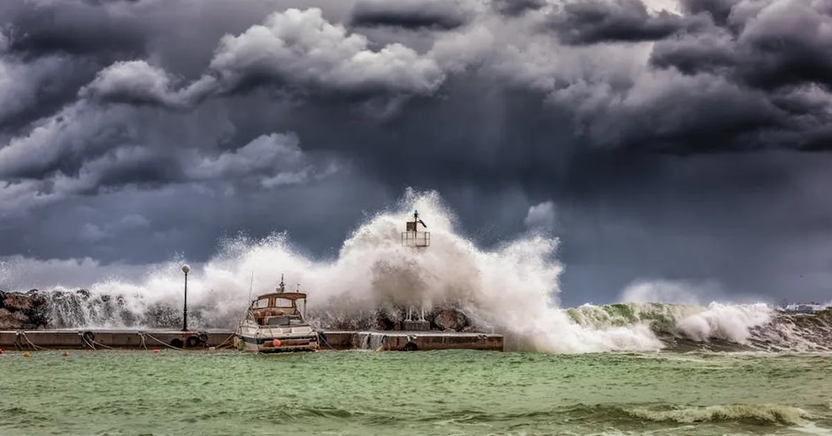 Sonhar com Tempestade: O que a Bíblia Revela? Esperança em Meio ao Caos
