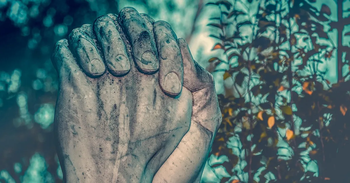 Una Oración Cristiana para Hoy: Encuentra Paz en la Presencia de Dios