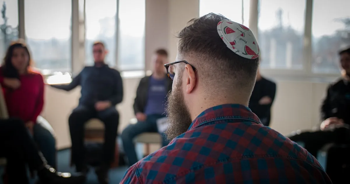 Edificando Pontes de Amor: A Cooperação Cristã-Judaica como Caridade Viva