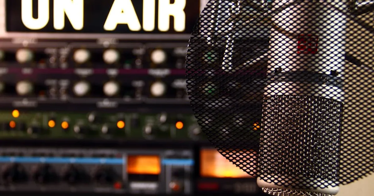 La voz de la fe en el aire: cómo la radio religiosa sigue conectando comunidades