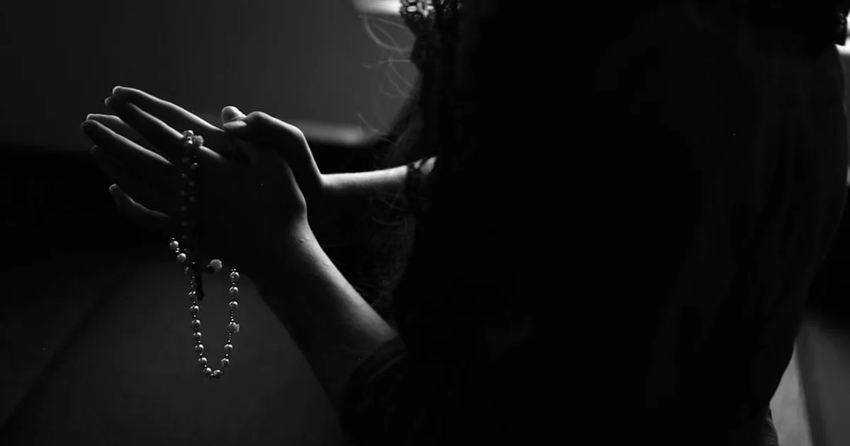 Oração Cristã de Proteção contra o Mal: Encontrando Paz sob os Cuidados de Deus