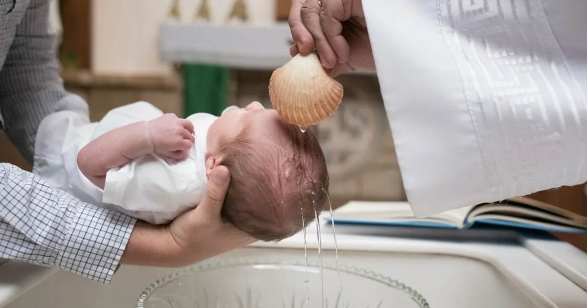 Bautizo: Requisitos y Cómo Bautizar a tu Bebé – Guía Práctica para Padres