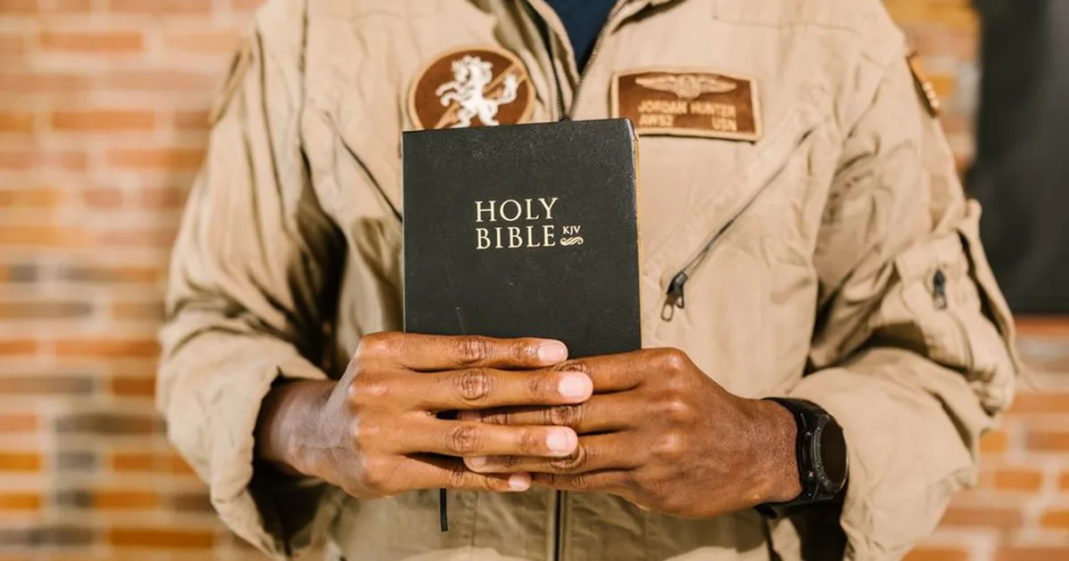 La Protección Completa de Dios: Vistiendo la Armadura Espiritual