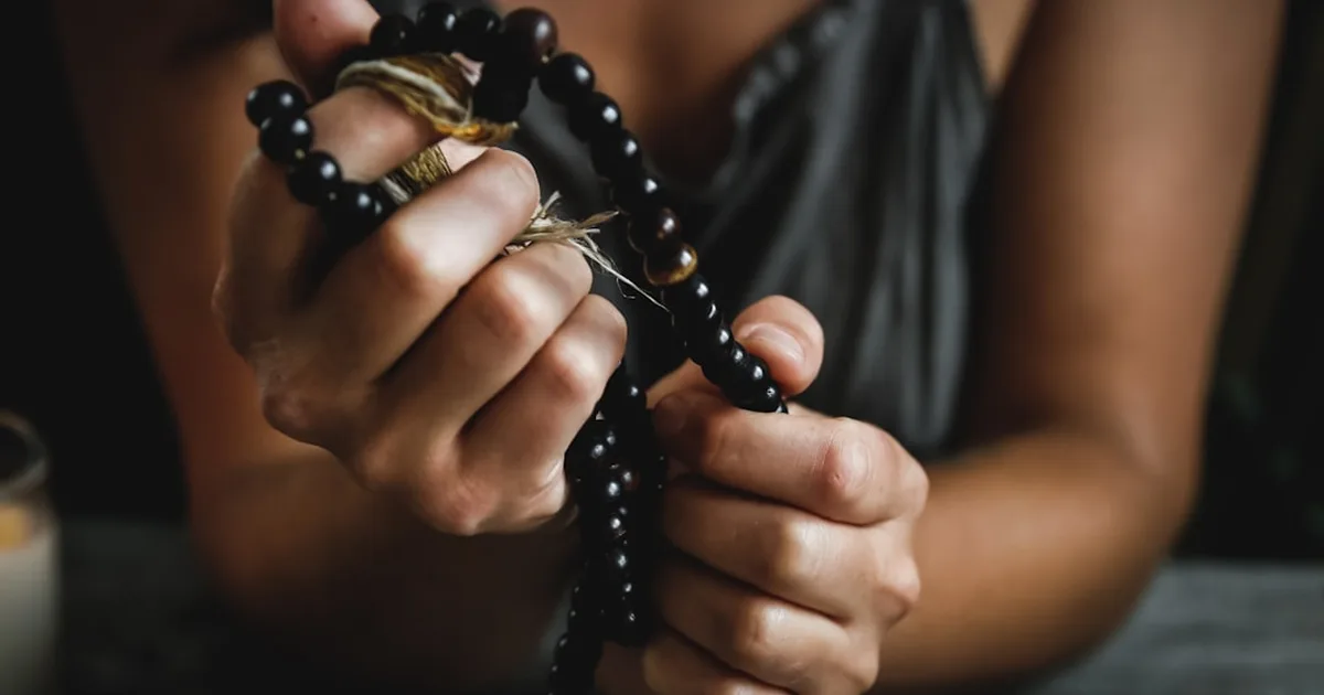 Cómo Rezar el Rosario: Una Guía Sencilla para la Meditación Cristiana