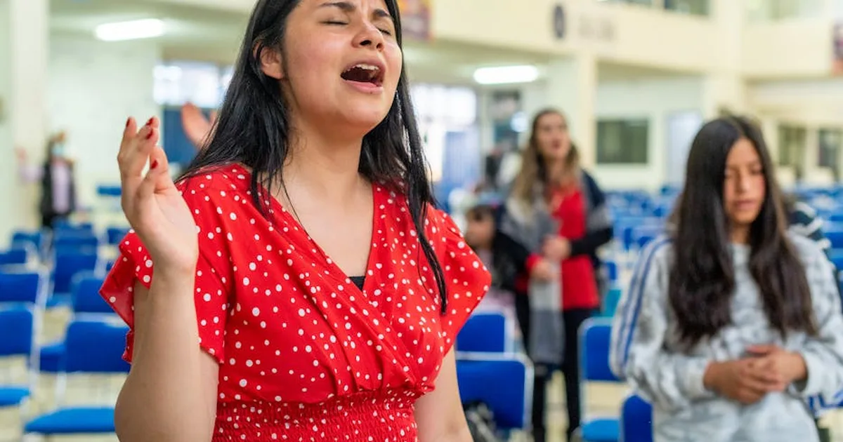 Jovens finlandeses redescobrem o cristianismo: fé como resposta à busca por sentido