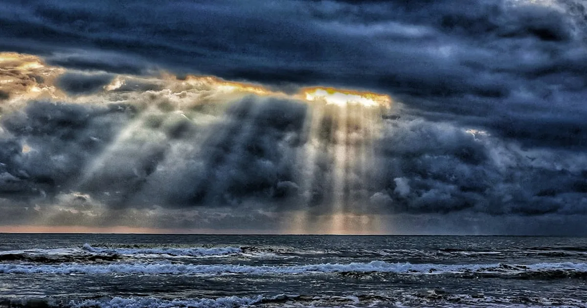 Sonhar com tempestade: o que Deus quer te mostrar?