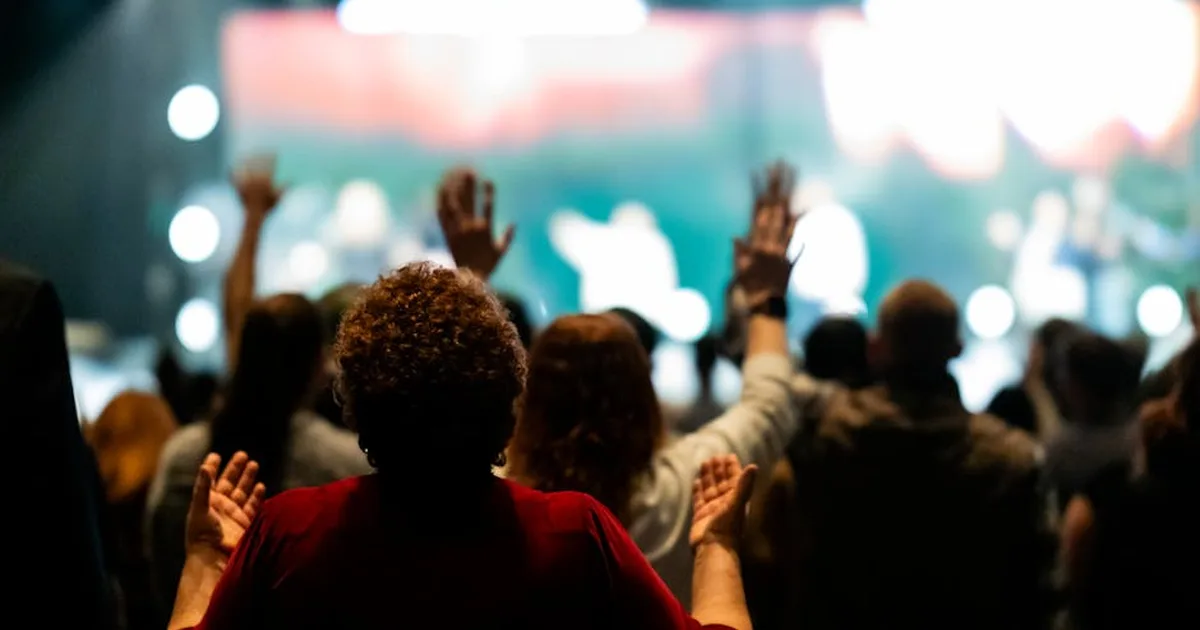 Devocional sobre la adoración: Conecta con Dios en tu vida diaria
