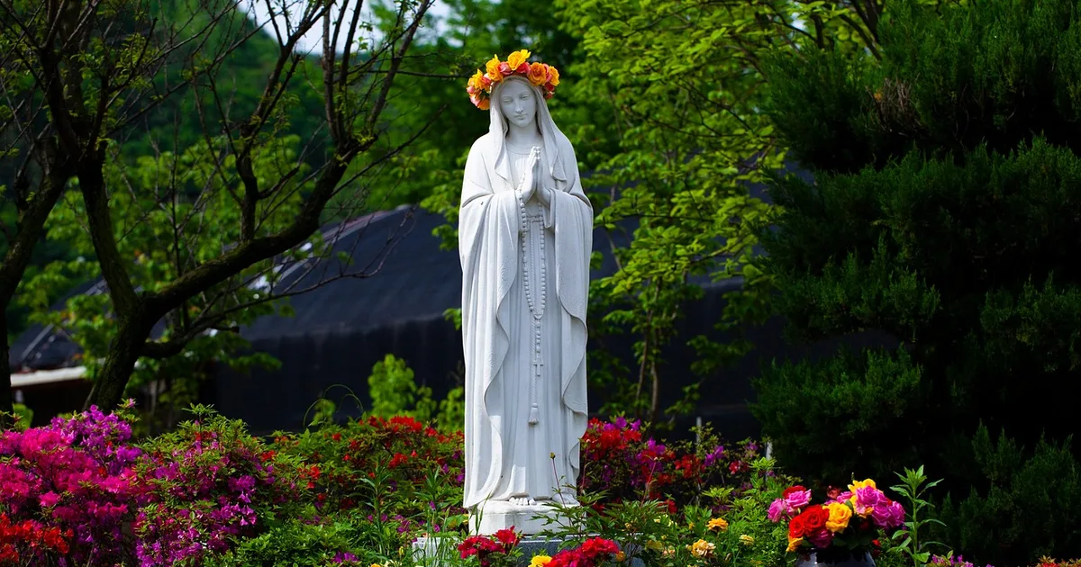12 flores marianas y su significado: un jardín de fe para honrar a María
