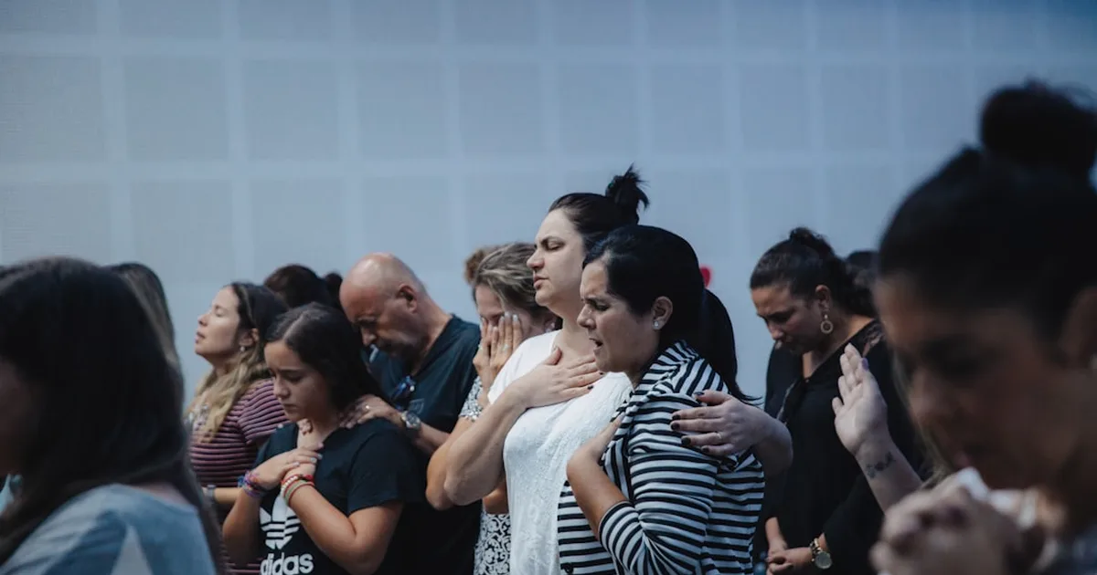 El amor que nos une: claves para una comunidad cristiana auténtica