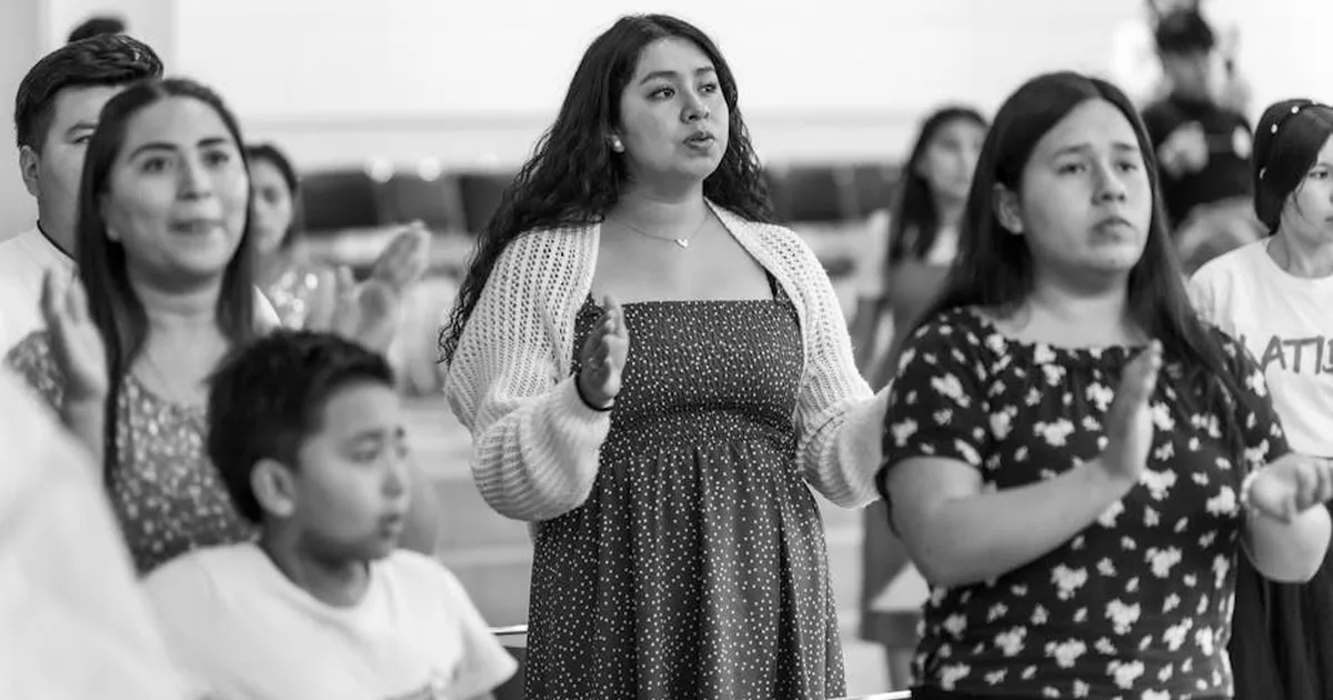 Un Renacer Espiritual: La Generación Z Encuentra a Dios en la Era Digital