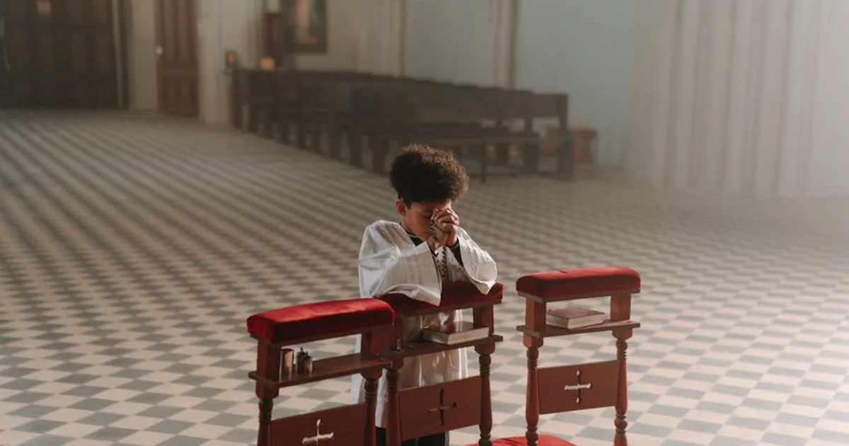 Bruno Mars ora de joelhos antes dos shows: um testemunho de fé que emociona