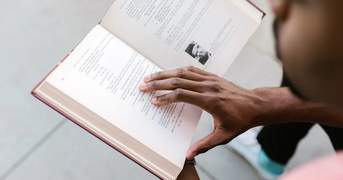Leão XIV incentiva leitura cristã: livros que transformam a mente e o coração