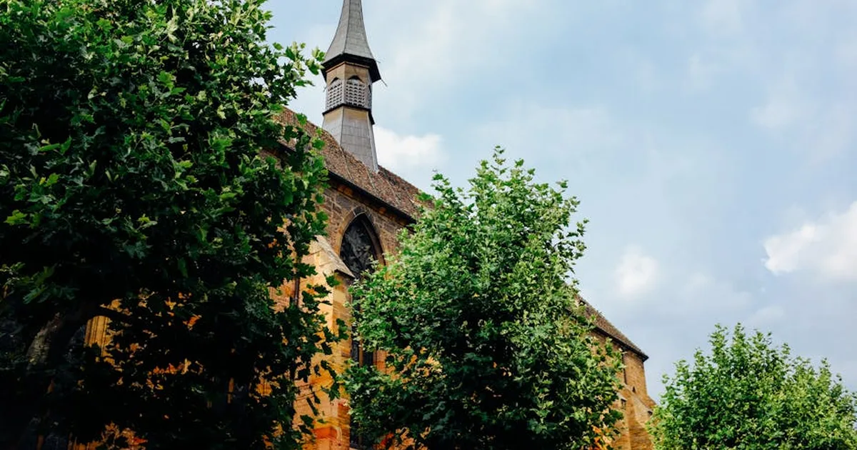 Rouen: o desafio de transformar uma igreja em restaurante - O que isso significa para nossa memória cristã?