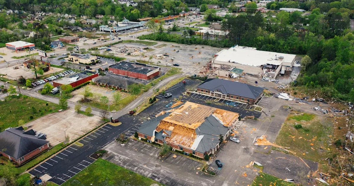 Tornado destruye iglesia en Mississippi mientras feligreses cantan himnos de fe