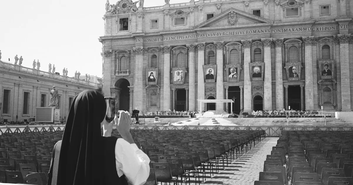Les défis de l'unité chrétienne : que signifie la rencontre entre le pape Léon XIV et Sarah Mullally ?