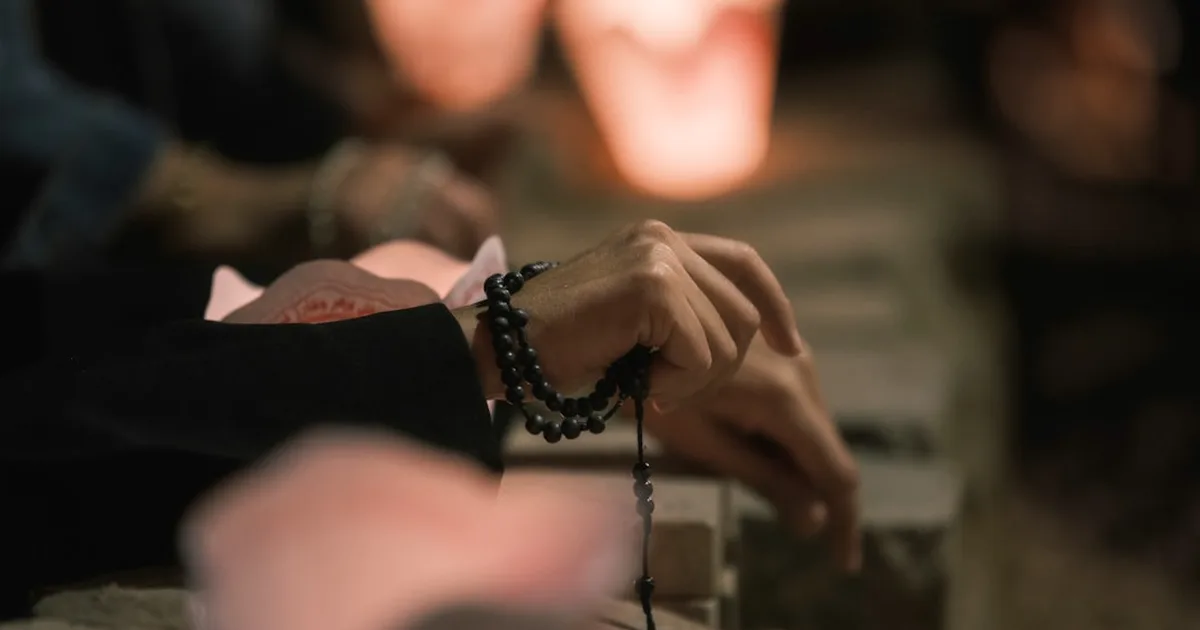 Oración por las benditas almas del purgatorio: una guía para interceder con fe