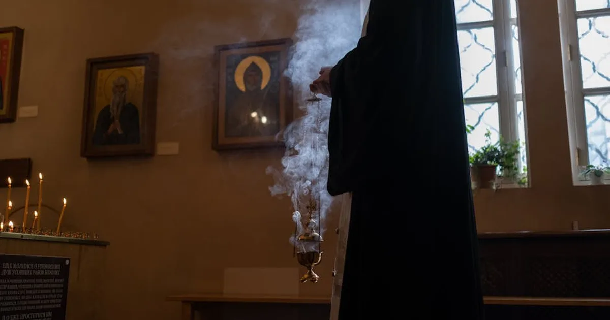 Cuidado con el falso 'Vicario de Cristo': Arquidiócesis de León alerta sobre sacerdote suspendido