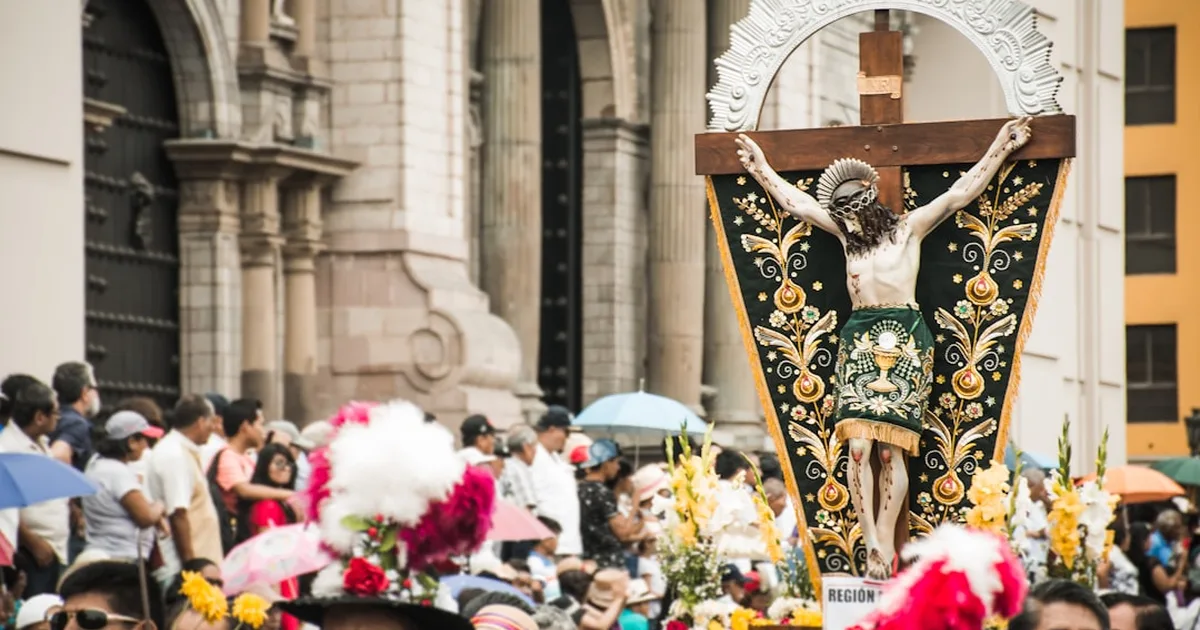 Los fieles peruanos reciben al Papa León XIV: Un nuevo capítulo para la Iglesia