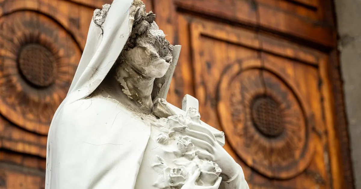 Cuando el santuario es profanado: La fortaleza cristiana que renace