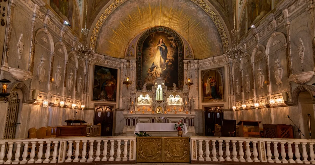 Igreja Católica: Um Olhar sobre Fé, Comunhão e Tradição