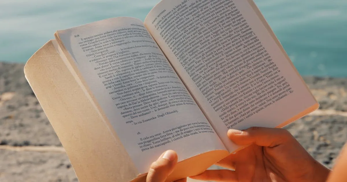 León XIV invita a redescubrir la lectura en papel como alimento del alma