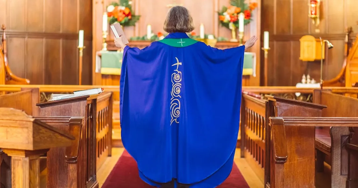 Transições de Liderança: Como a Igreja Enfrenta Mudanças com Fé e Esperança