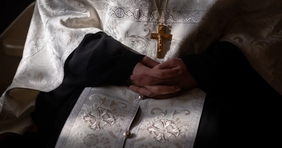 Mujeres que visten el altar: un siglo tejiendo fe y servicio en Argentina
