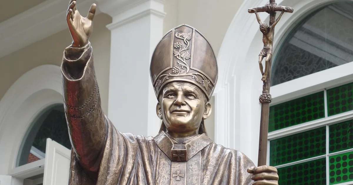 La visita pastoral del Papa León XIV a Camerún: Un faro de esperanza en tiempos de prueba
