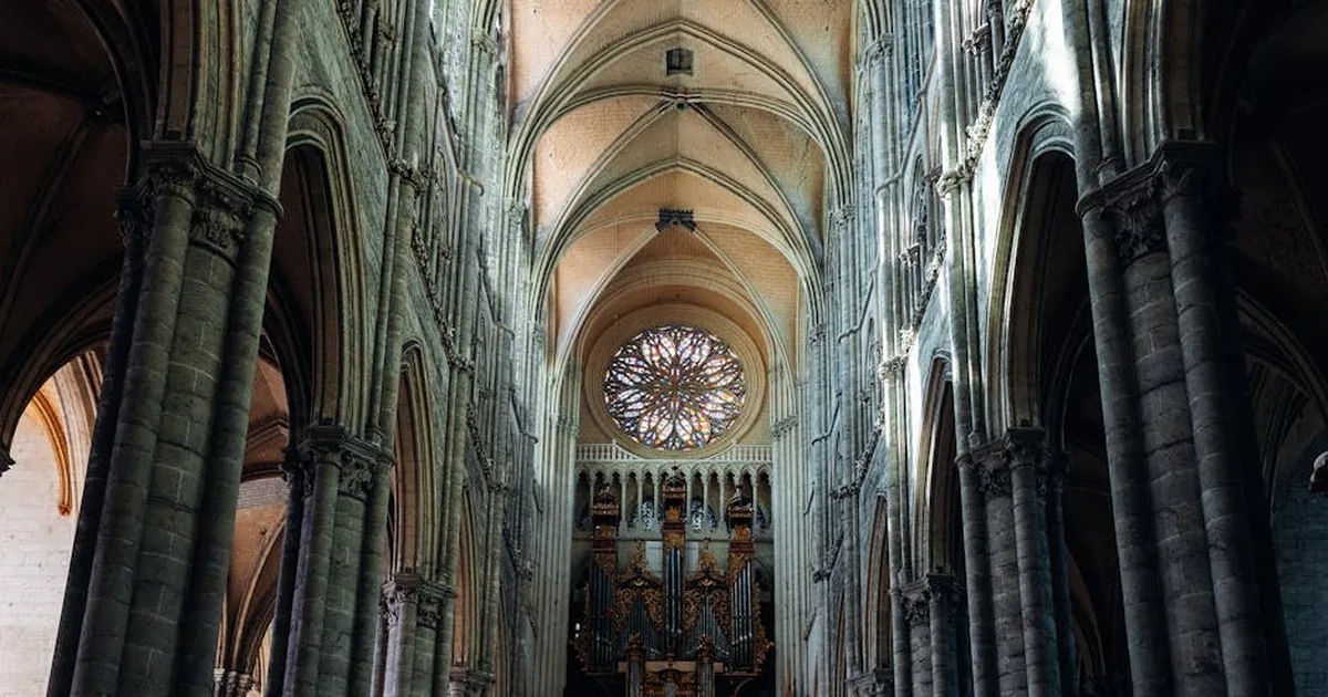 El corazón de Dios late por Francia: La mirada pastoral del Papa León XIV