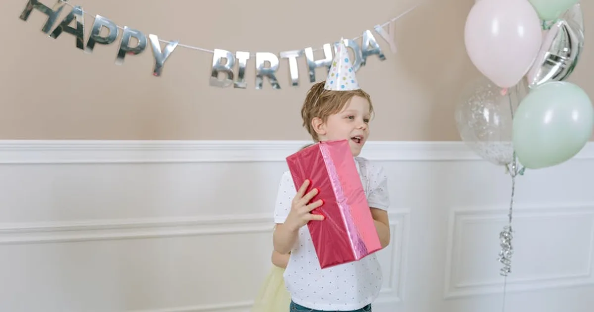 Festa de aniversário com tema de Jesus emociona e inspira famílias cristãs