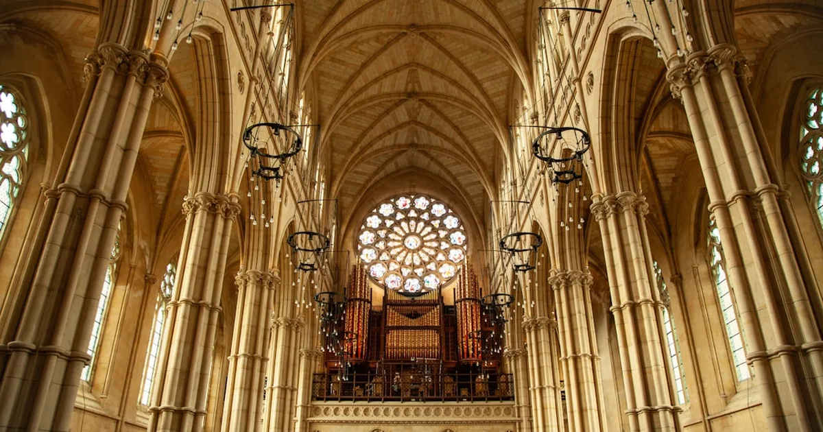 Die bewegende Geschichte der katholischen Kirche: Ein Glaubensweg durch die Jahrhunderte