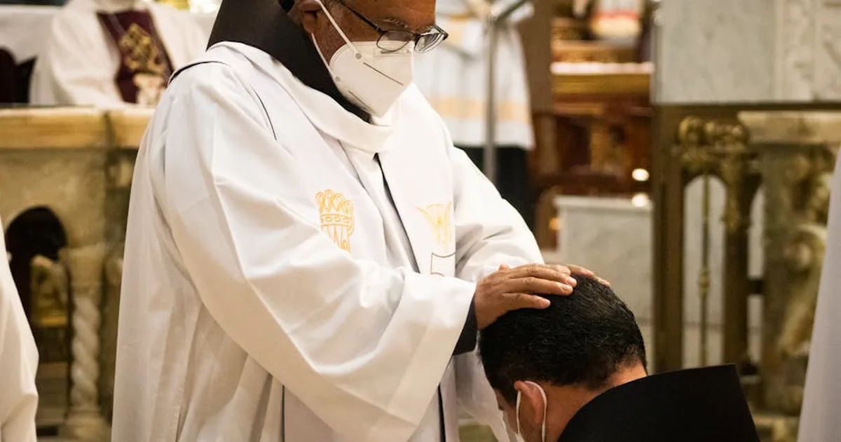 Papst Leo XIV. weiht neue Priester: Ein Ruf zur dienenden Liebe und offenen Türen