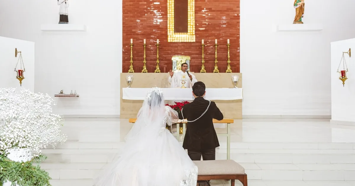 Bendiciones espontáneas: el Vaticano aclara su postura sobre parejas del mismo sexo