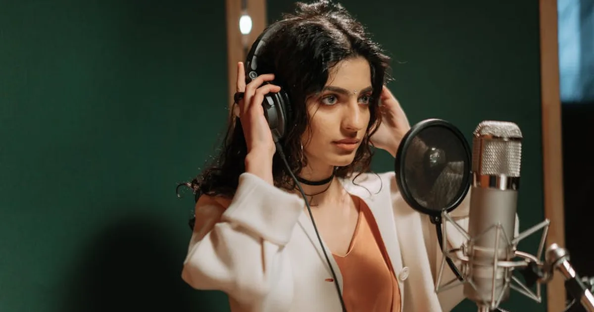 Lis Avancini estrena canción pop cristiana y celebra una fe que supera lo comprensible