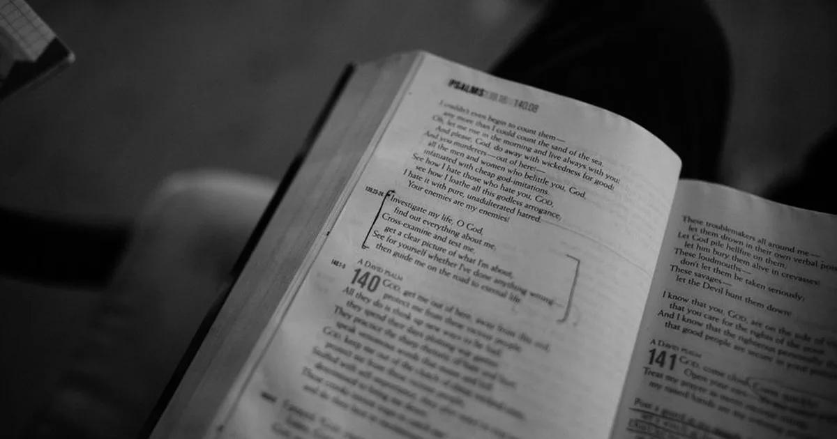Guia Completo dos Salmos: Oração, Meditação e Devoção Católica