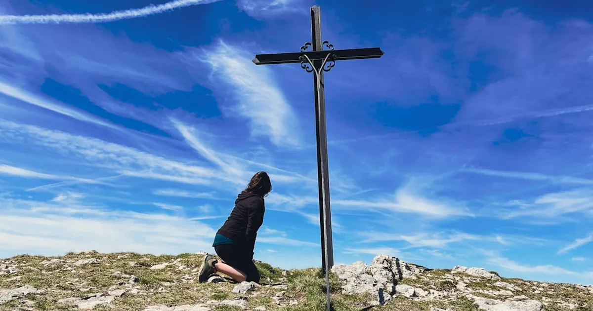 Mil edições de fé: Com Maria aos pés da cruz