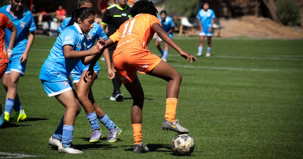 Fútbol que une: Cómo un proyecto social conecta a niñas de todo el mundo