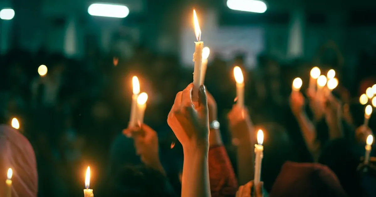 Luz en la oscuridad: Finlandia recuerda a los no nacidos con vigilia de velas