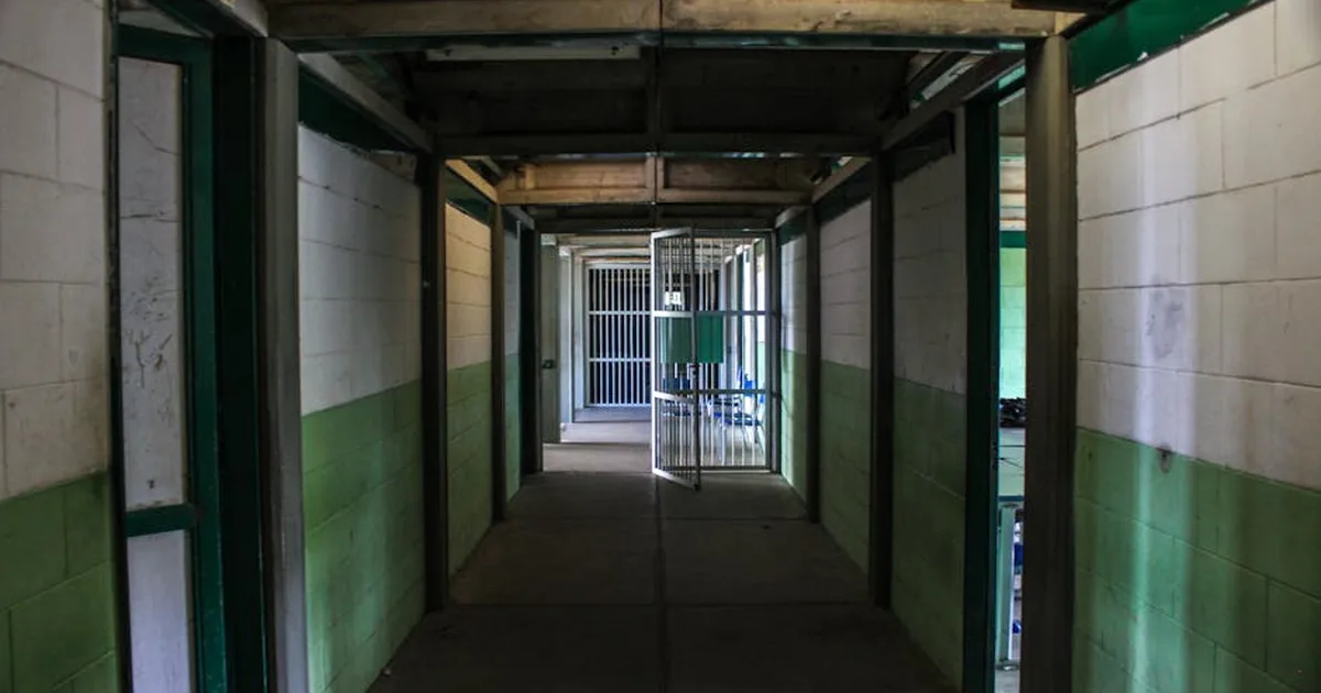 El amor de Dios alcanza a todos: Reflexión sobre la visita pastoral del Papa León XIV a prisioneros